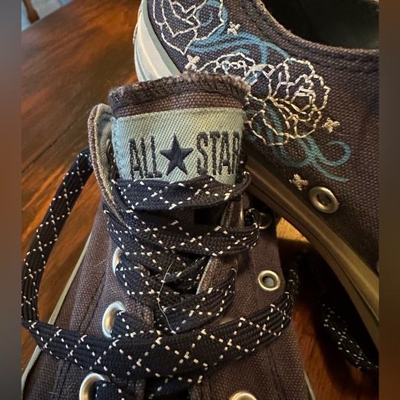 Woman’s All Star Converse Sneakers size 8 - Picture 2 of 5
